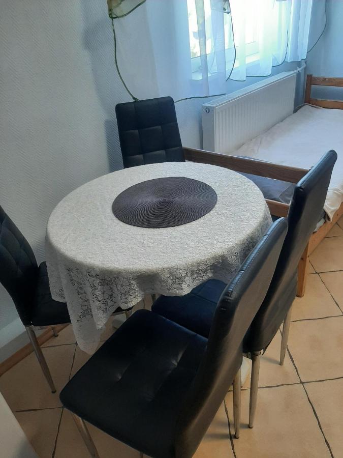 Pokoje Goscinne Cuma Леба Экстерьер фото
