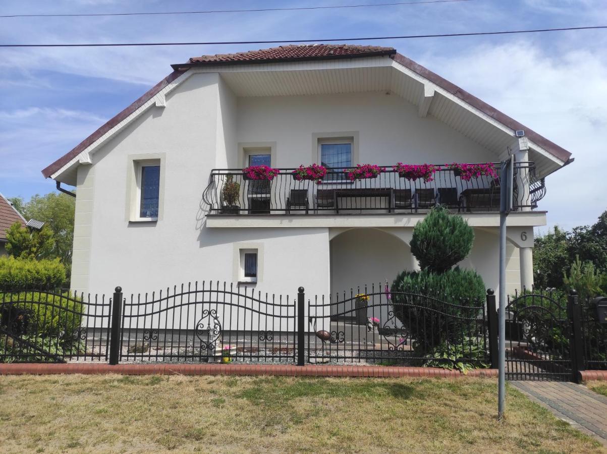 Pokoje Goscinne Cuma Леба Экстерьер фото
